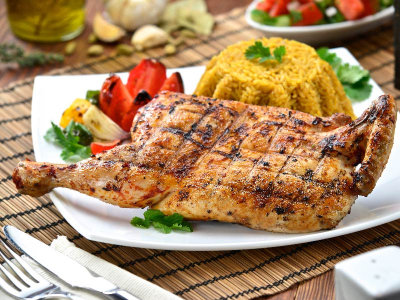 نصف فرخه مشويه على الفحم
